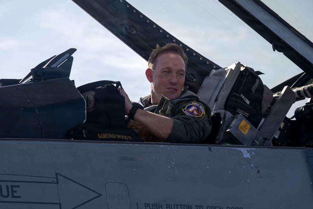 Col. Davidson conducts his final flight as the 35th Fighter Wing commander