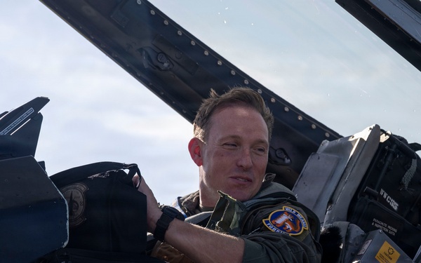 Col. Davidson conducts his final flight as the 35th Fighter Wing commander