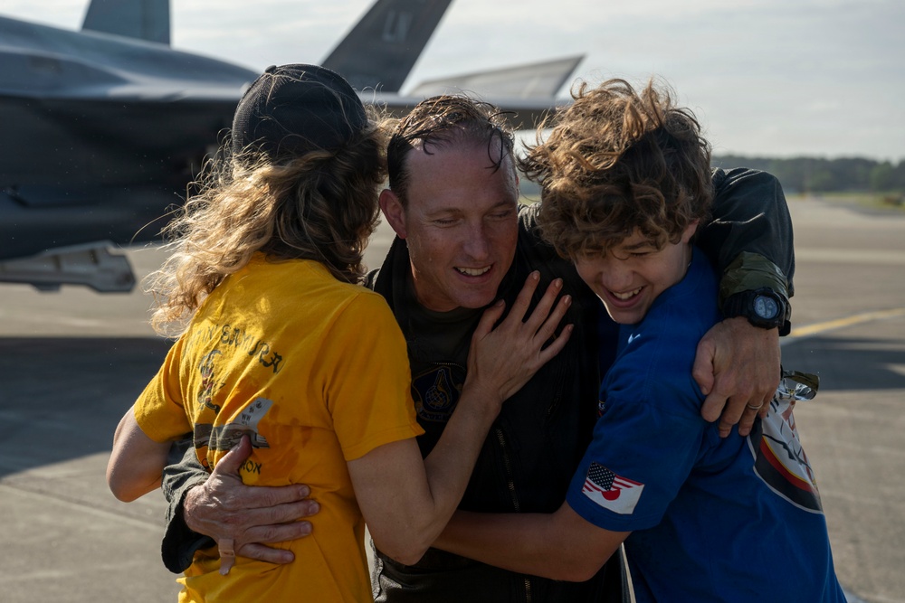 Col. Davidson conducts his final flight as the 35th Fighter Wing commander