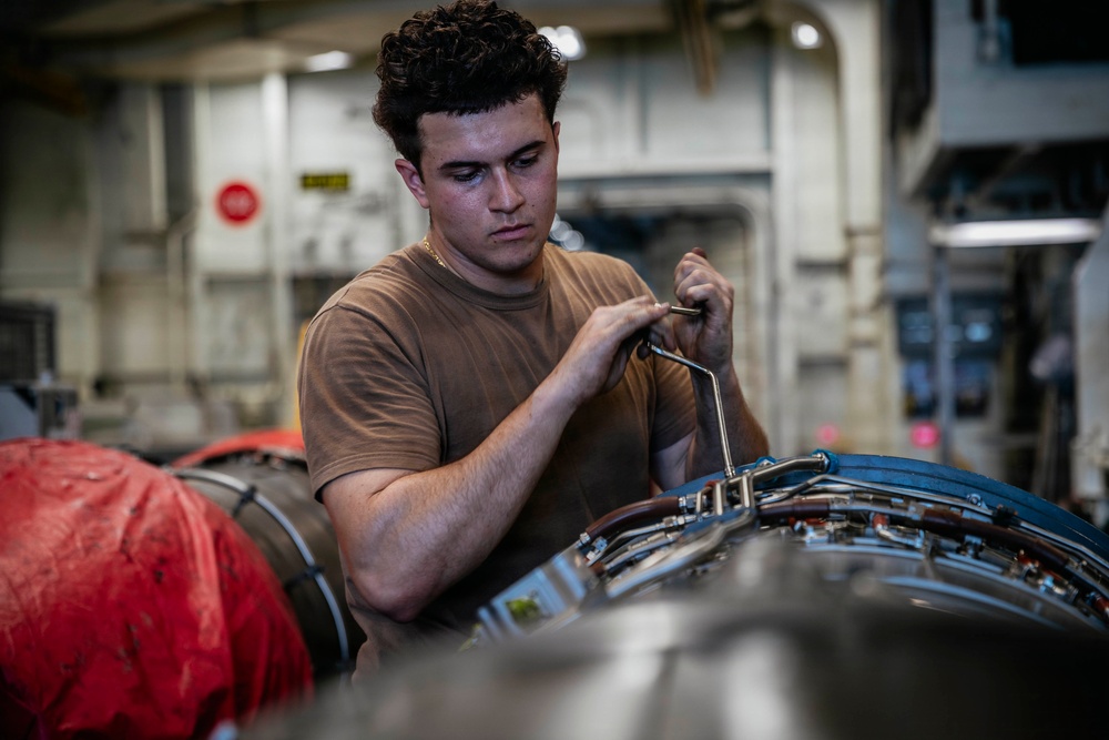 George Washington Conducts Routine F414 Trubofan Engine Maintenance