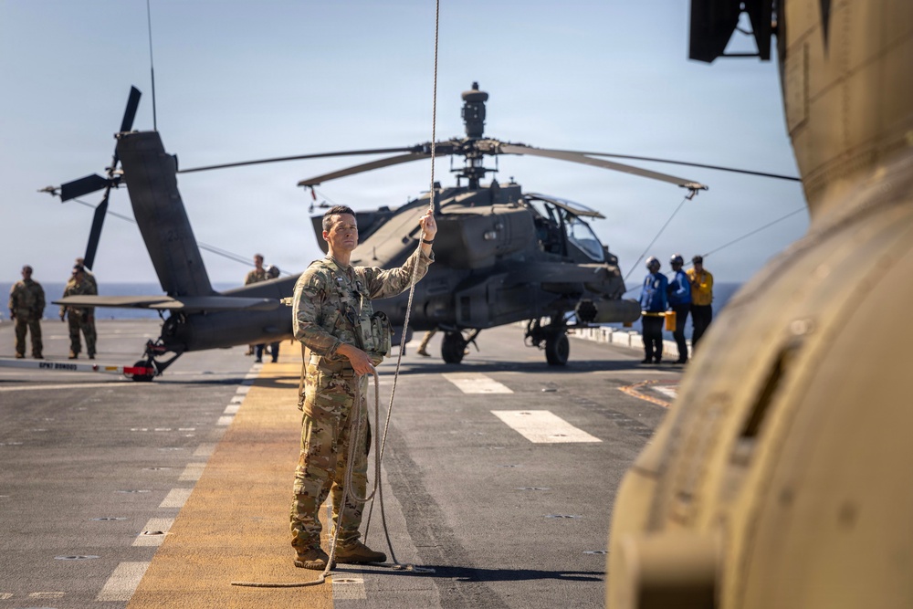 25th CAB conducts deck landings aboard USS Essex (LHD2)