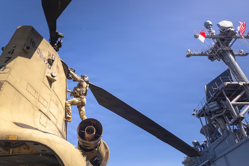 25th CAB conducts deck landings aboard USS Essex (LHD2)