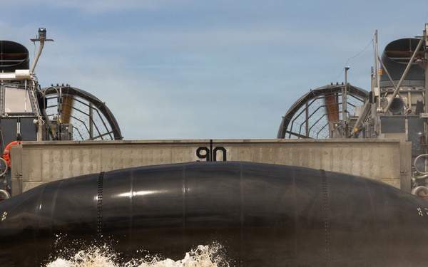 ACU-5, 15th MEU execute LCAC operations