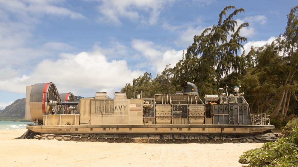 ACU-5, 15th MEU execute LCAC operations