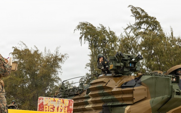 U.S. Marines, ROK Marines coordinate KAAV shore to ship movements