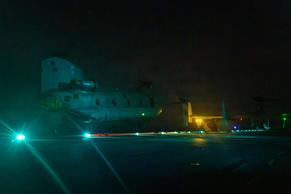 25th CAB Conducts Deck Landings Aboard USS Essex (LHD2)