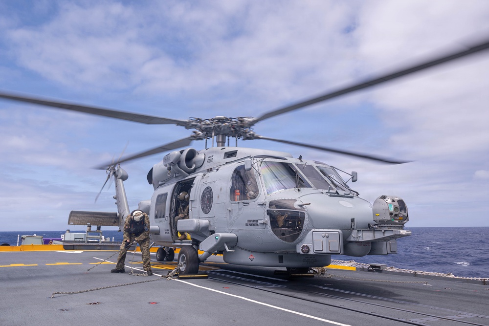 HMCS Regina conducts cross deck operations with HMAS Sydney