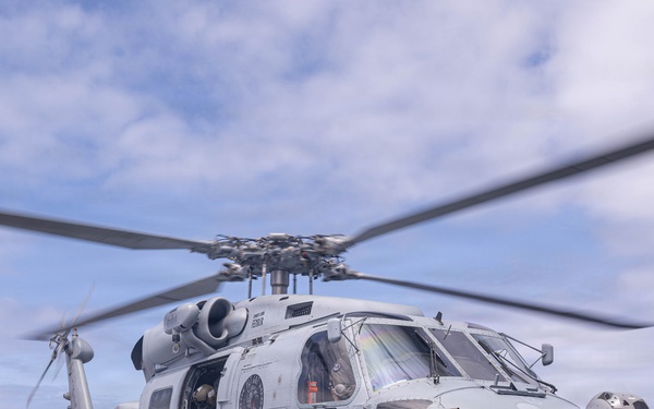 HMCS Regina conducts cross deck operations with HMAS Sydney