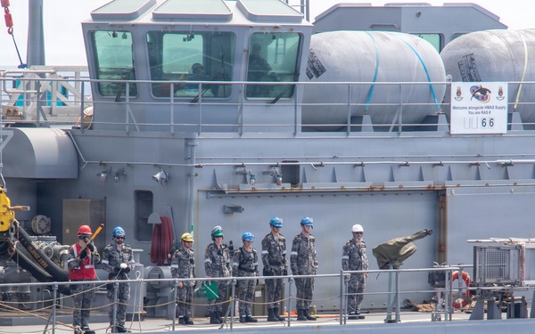 USS Santa Barbara conducts replenishment-at-sea with HMAS Supply