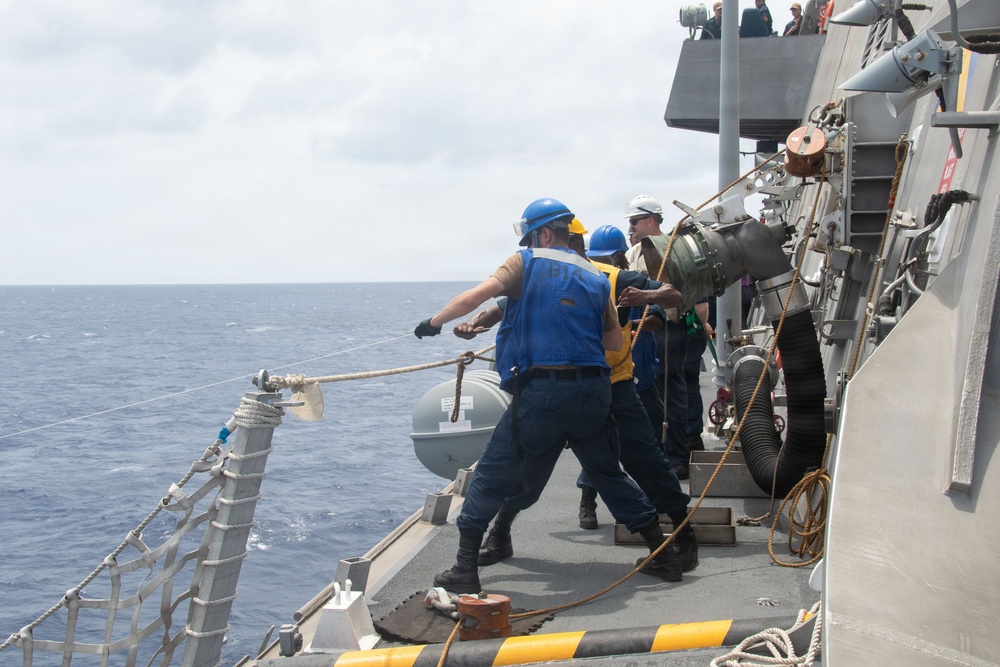USS Santa Barbara conducts replenishment-at-sea with HMAS Supply