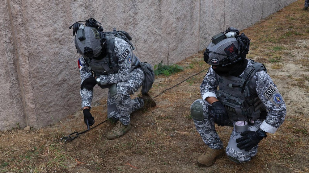 Philippine EOD participates in multinational IED walkthrough training during RIMPAC 2026