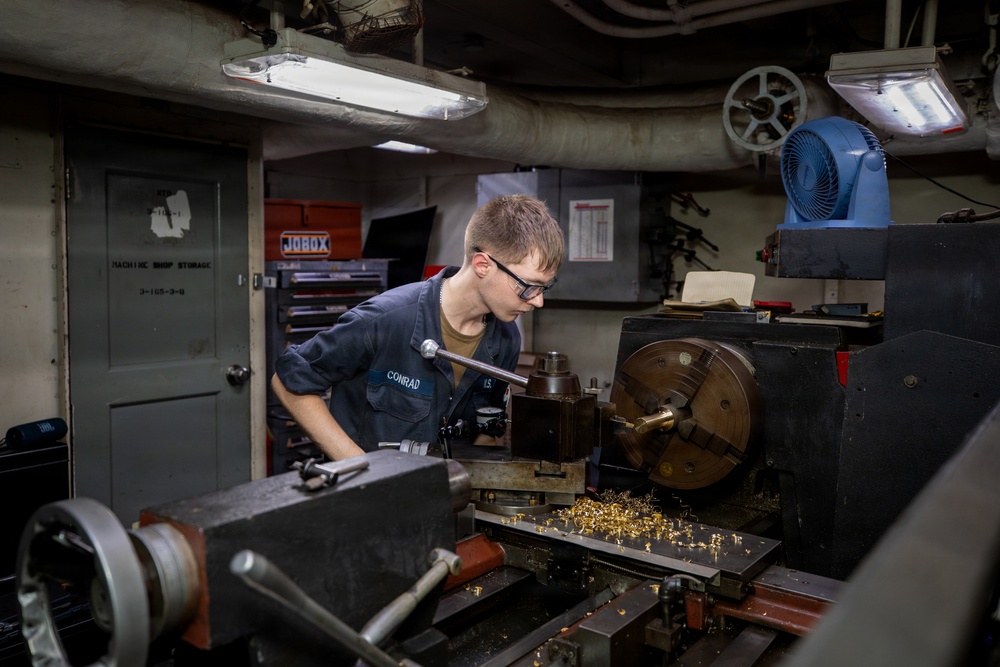 IKE Conducts Carrier Qualifications in the Atlantic Ocean