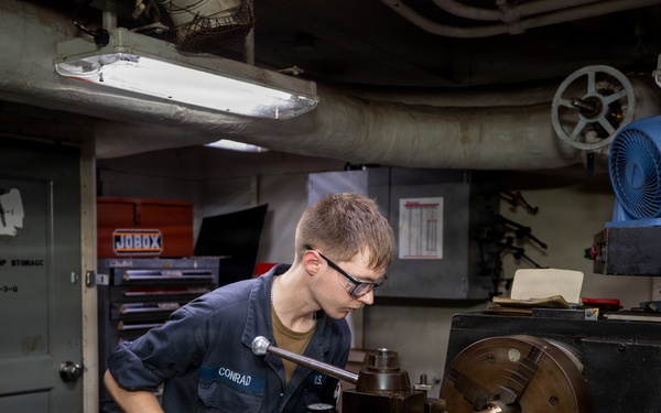 IKE Conducts Carrier Qualifications in the Atlantic Ocean