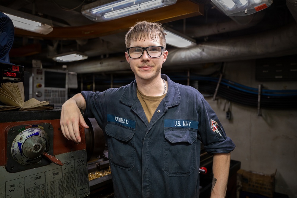 IKE Conducts Carrier Qualifications in Atlantic Ocean