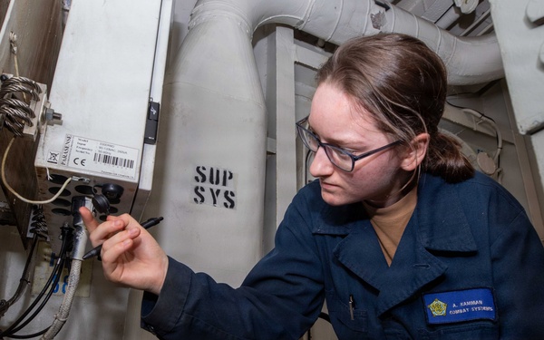 IKE Conducts Carrier Qualifications in Atlantic Ocean