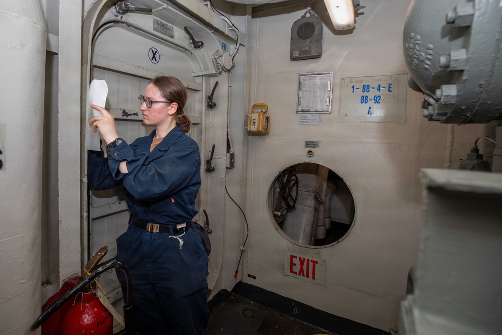 IKE Conducts Carrier Qualifications in Atlantic Ocean