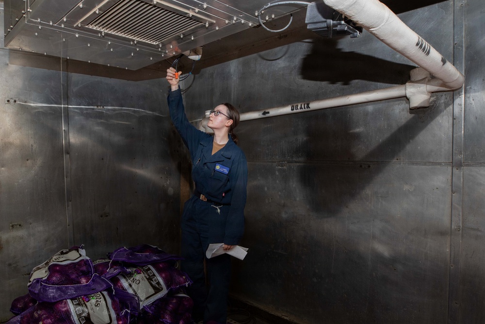 IKE Conducts Carrier Qualifications in Atlantic Ocean