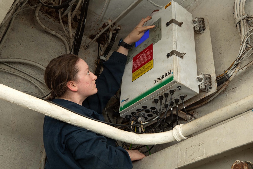 IKE Conducts Carrier Qualifications in Atlantic Ocean
