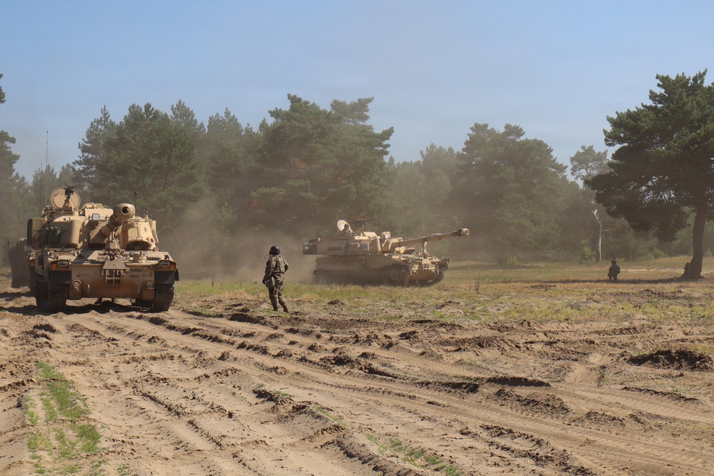 Gunners conduct rearm, refuel and resupply point (R3P) LPD