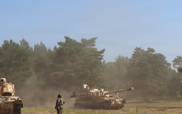 Gunners conduct rearm, refuel and resupply point (R3P) LPD
