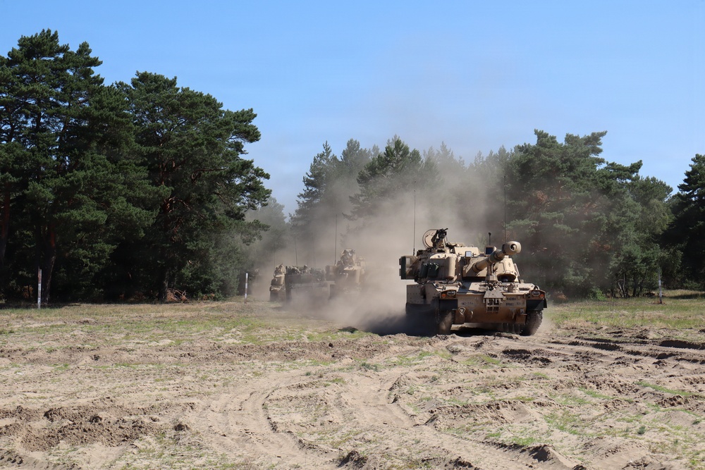 Gunners conduct rearm, refuel and resupply point (R3P) LPD