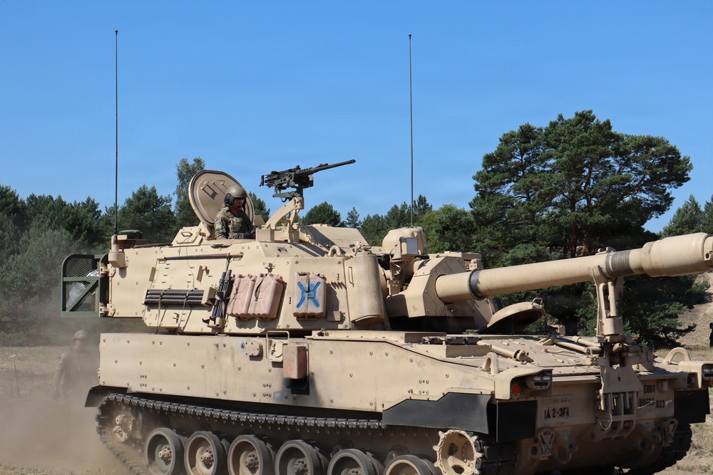 Gunners conduct rearm, refuel and resupply point (R3P) LPD