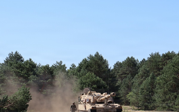 Gunners conduct rearm, refuel and resupply point (R3P) LPD