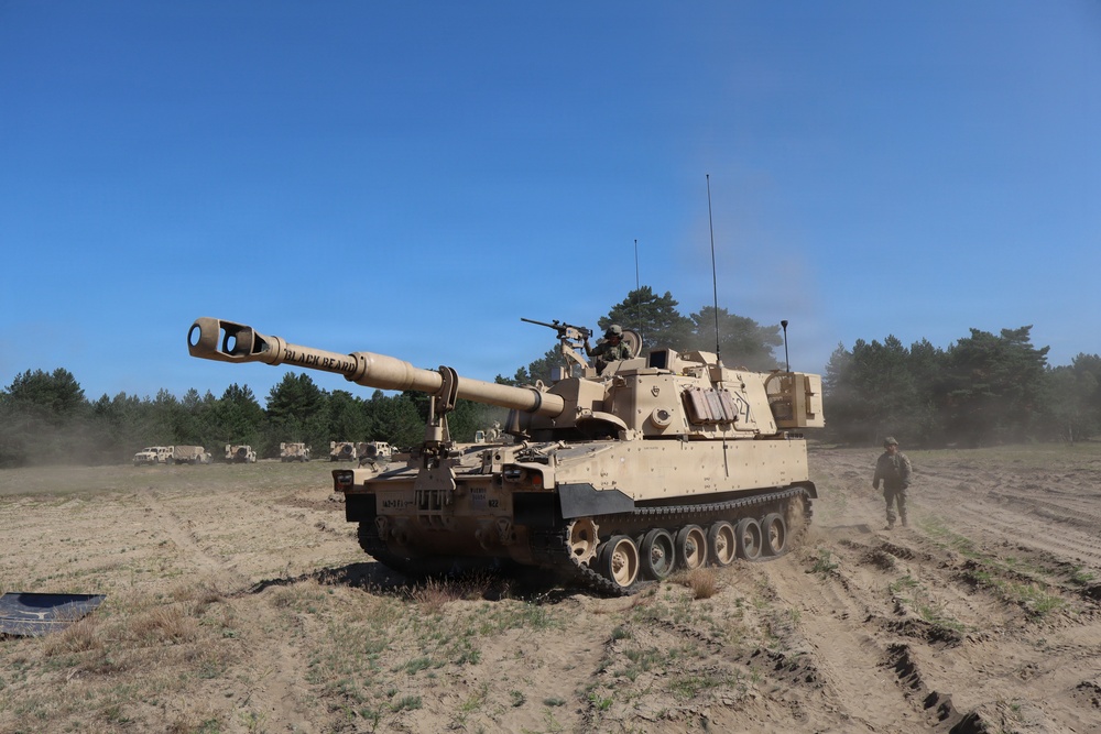 Gunners conduct rearm, refuel and resupply point (R3P) LPD