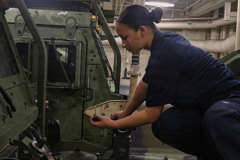 USS Portland Marines Conduct Routine Operations