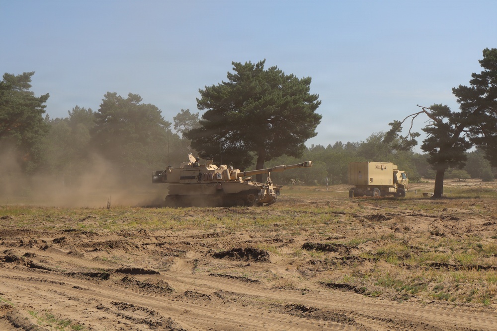 Gunners conduct rearm, refuel and resupply point (R3P) LPD