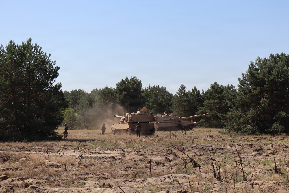 Gunners conduct rearm, refuel and resupply point (R3P) LPD