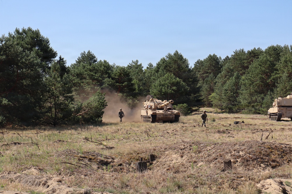 Gunners conduct rearm, refuel and resupply point (R3P) LPD