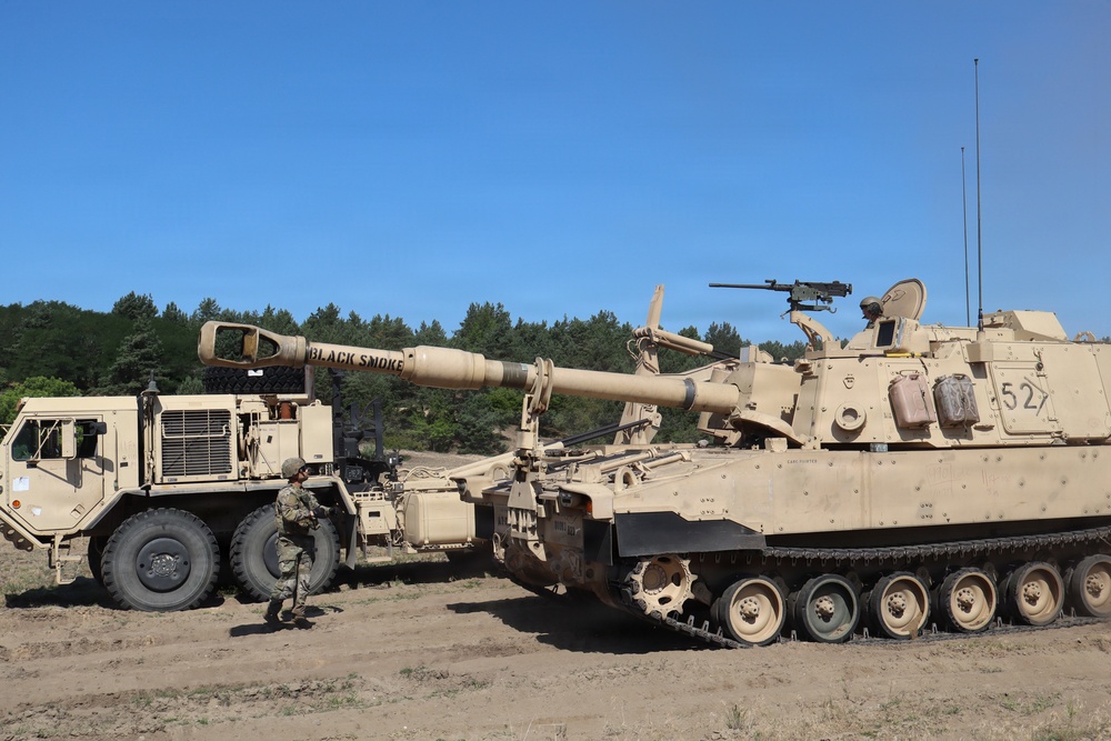 Gunners conduct rearm, refuel and resupply point (R3P) LPD