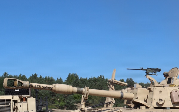 Gunners conduct rearm, refuel and resupply point (R3P) LPD
