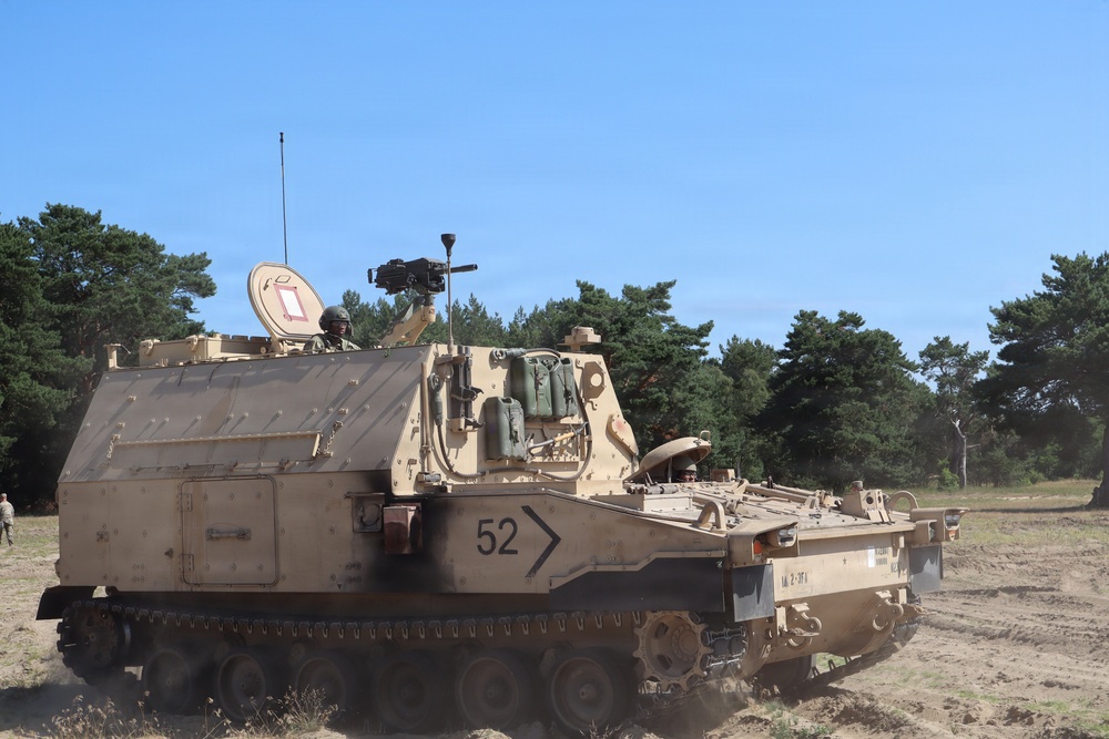 Gunners conduct rearm, refuel and resupply point (R3P) LPD