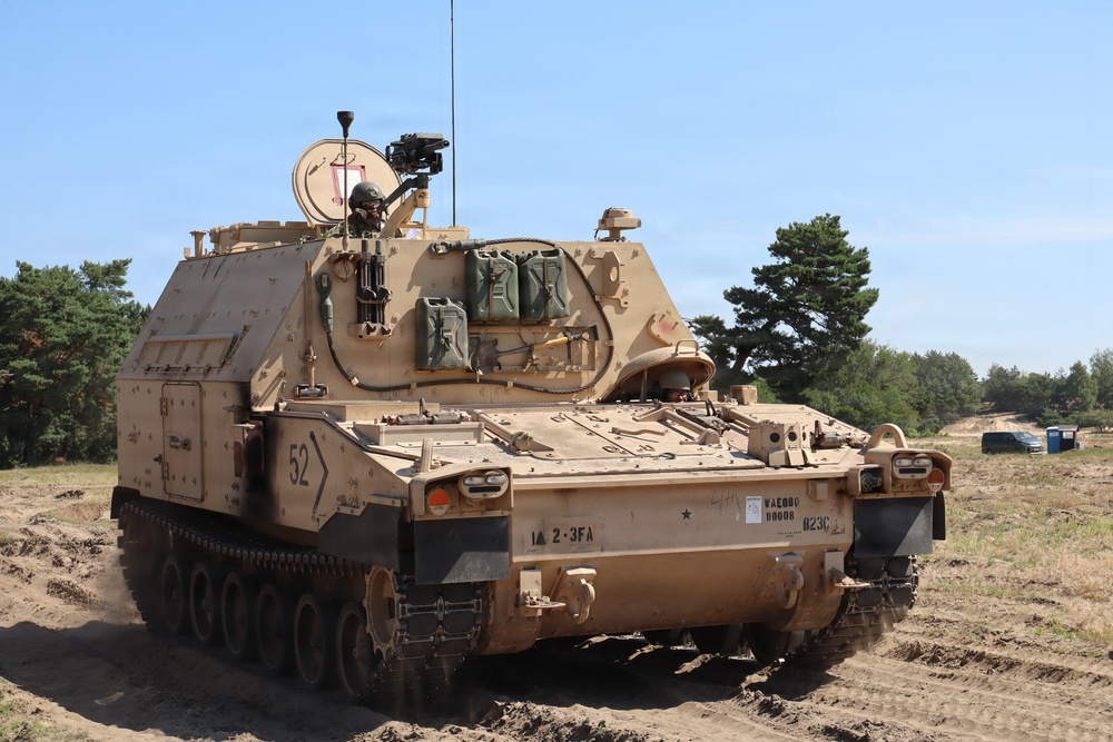 Gunners conduct rearm, refuel and resupply point (R3P) LPD