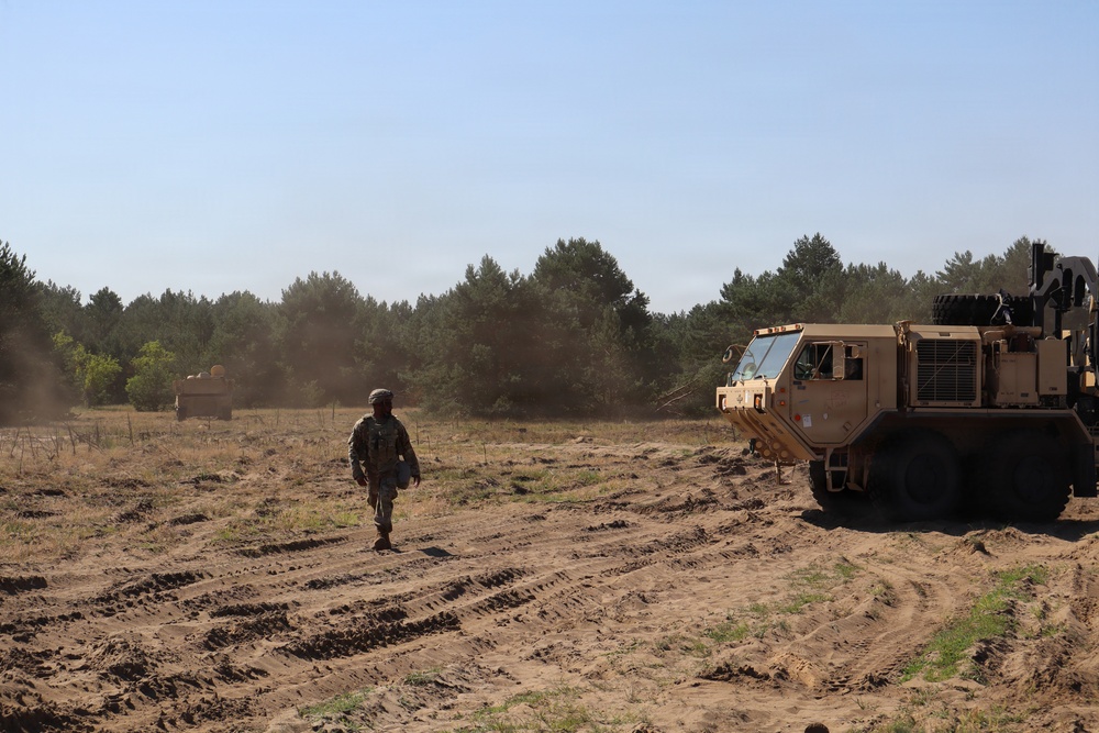 Gunners conduct rearm, refuel and resupply point (R3P) LPD