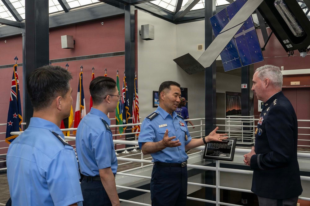USSPACECOM Commander, Deputy Commander Meet with ROK Chairman of the Joint Chiefs of Staff