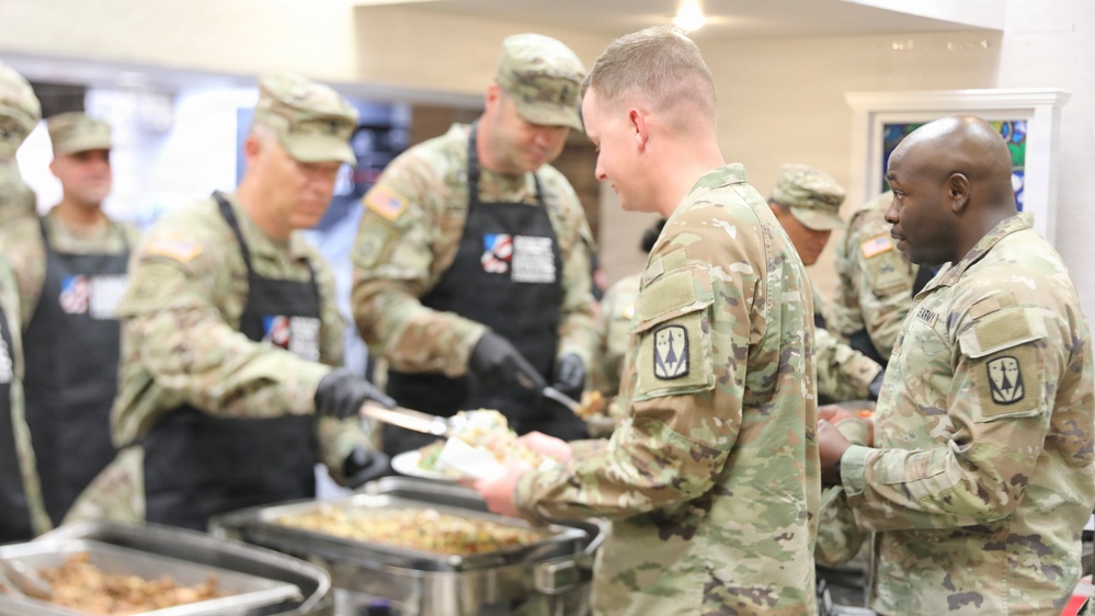 31st ADA Brigade Soldiers eat lunch with Chef Robert Irvine