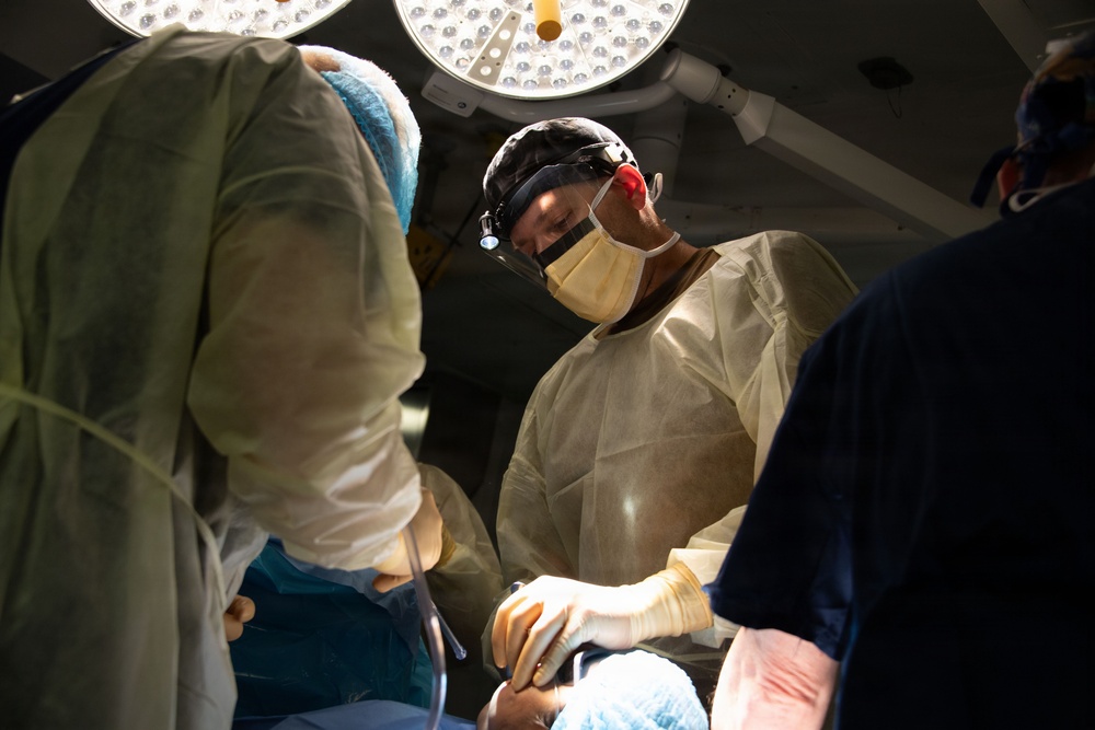 USS Essex conducts teeth extraction during RIMPAC 2026