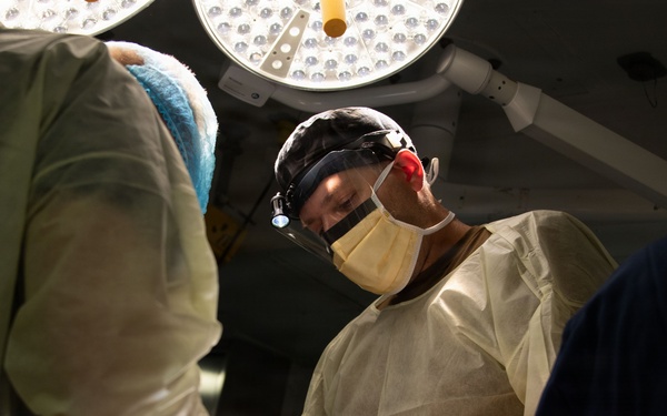 USS Essex conducts teeth extraction during RIMPAC 2026
