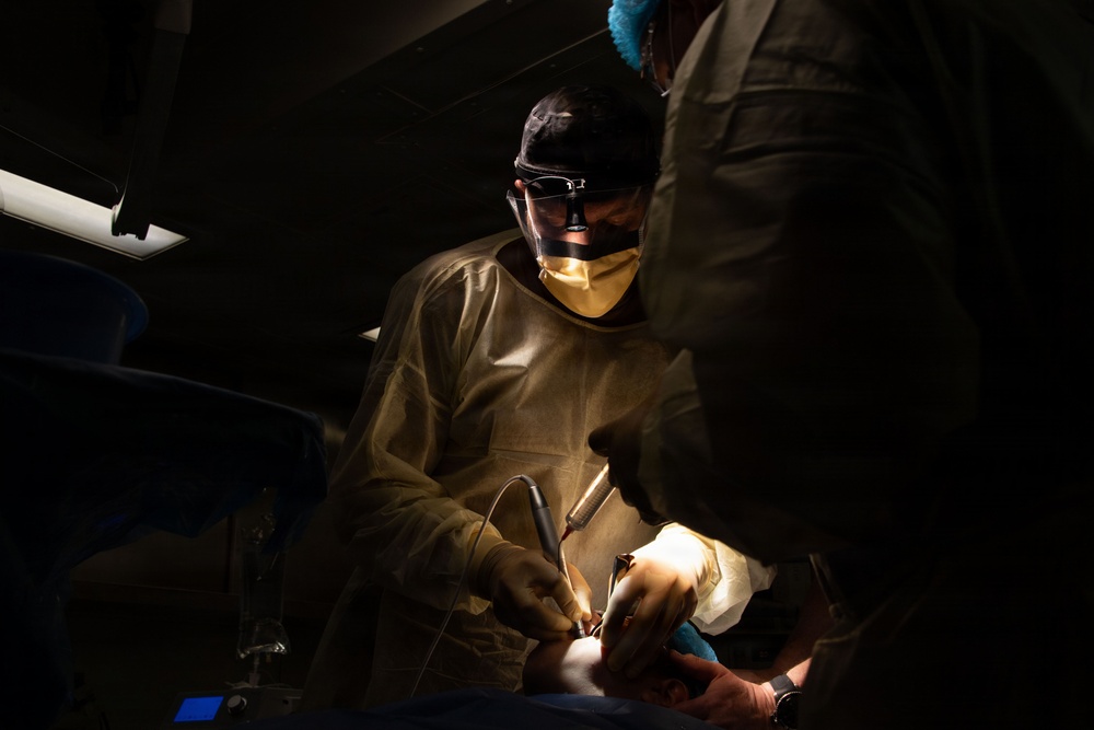 USS Essex conducts teeth extraction during RIMPAC 2026