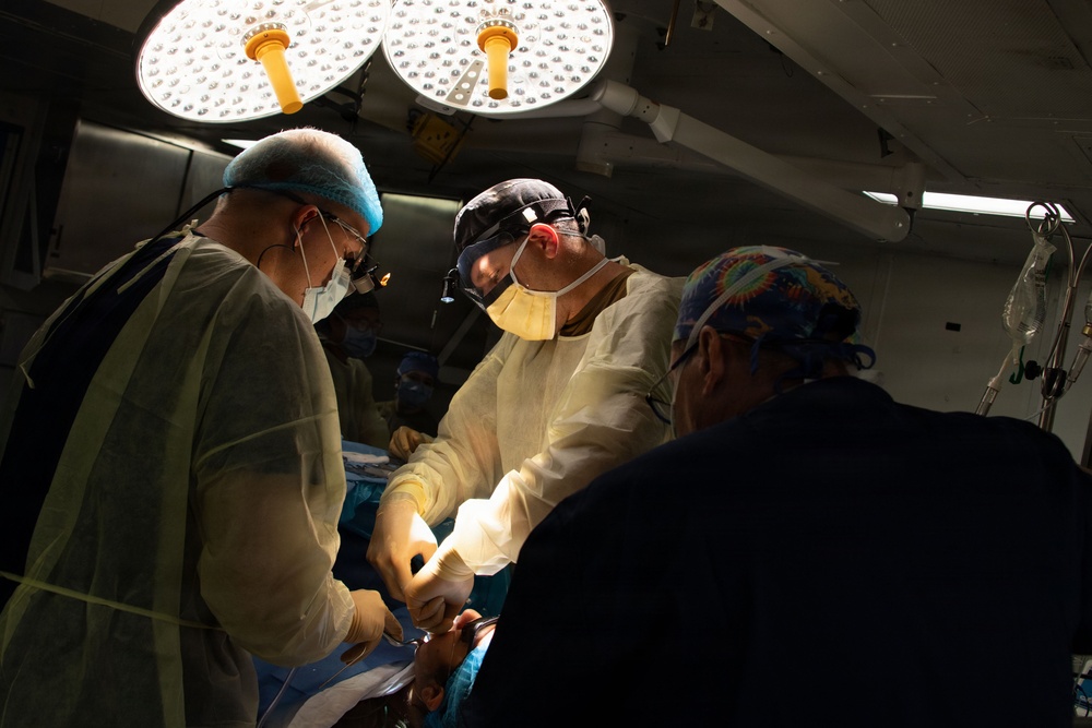 USS Essex conducts teeth extraction during RIMPAC 2026