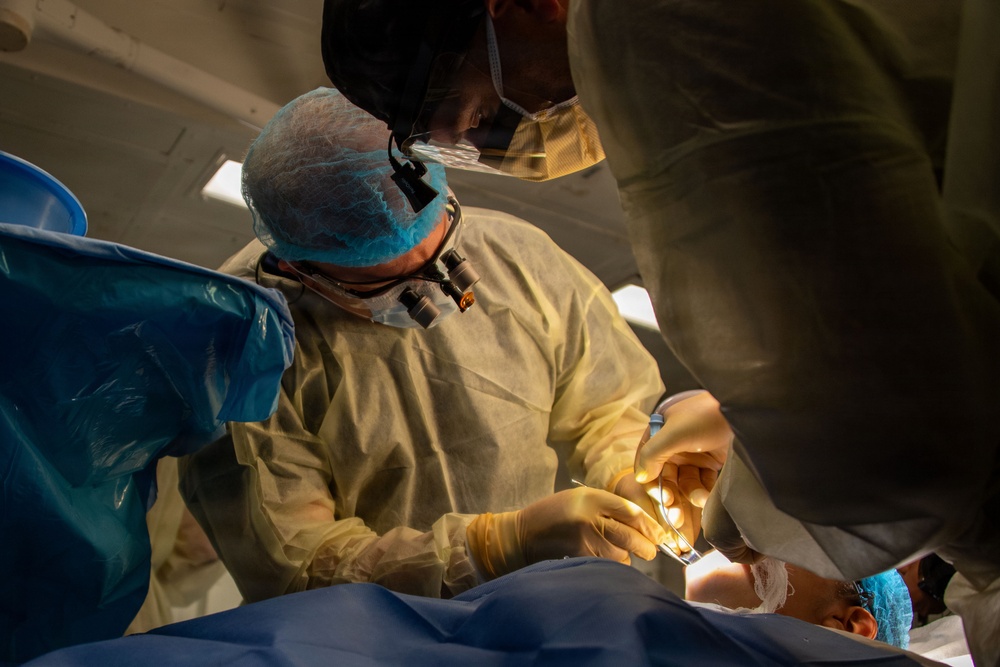 USS Essex conducts teeth extraction during RIMPAC 2026