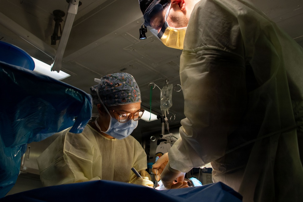 USS Essex conducts teeth extraction during RIMPAC 2026