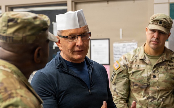 Celebrity Chef Robert Irvine Serves Fort Sill Soldiers