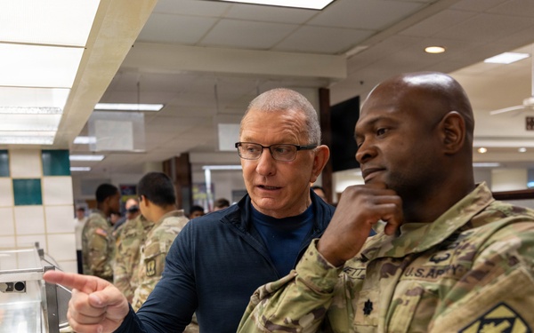 Celebrity Chef Robert Irvine Serves Fort Sill Soldiers
