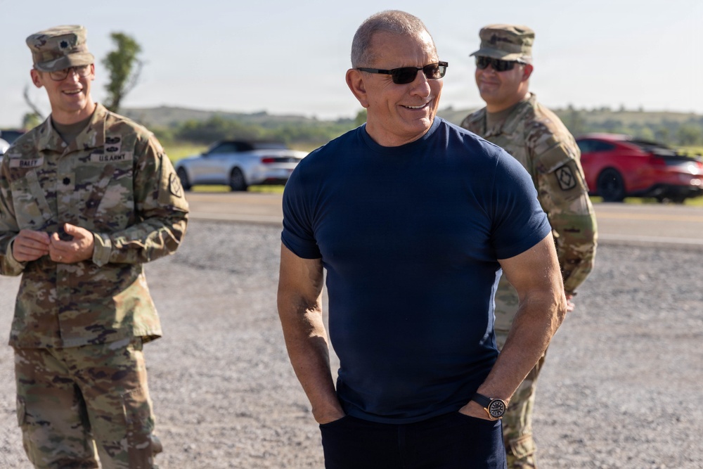 Celebrity Chef Robert Irvine Serves Fort Sill Soldiers