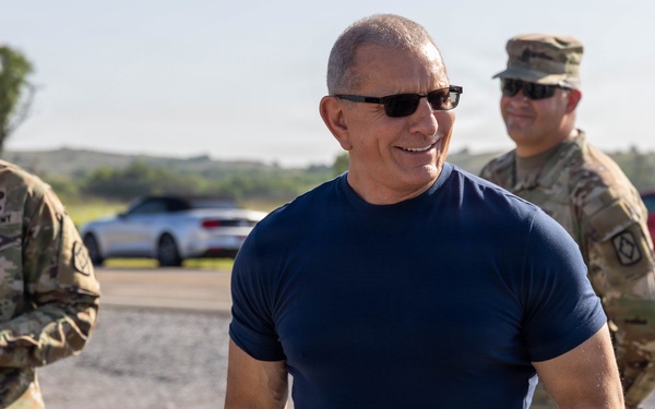 Celebrity Chef Robert Irvine Serves Fort Sill Soldiers