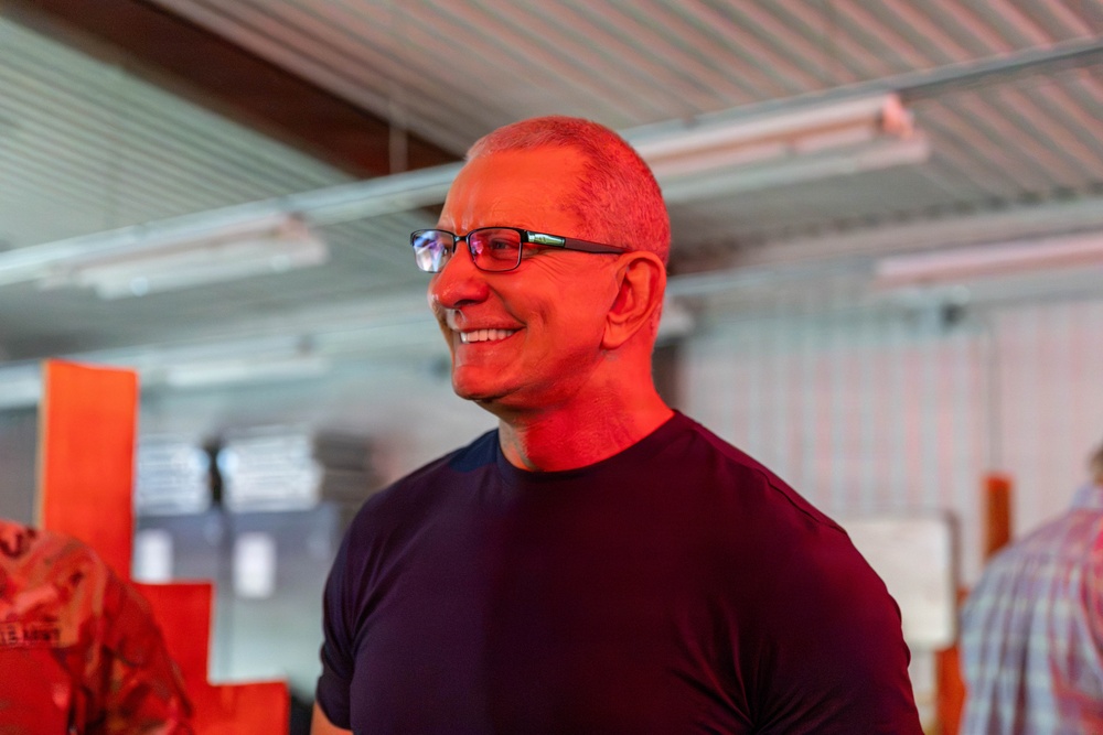 Celebrity Chef Robert Irvine Serves Fort Sill Soldiers